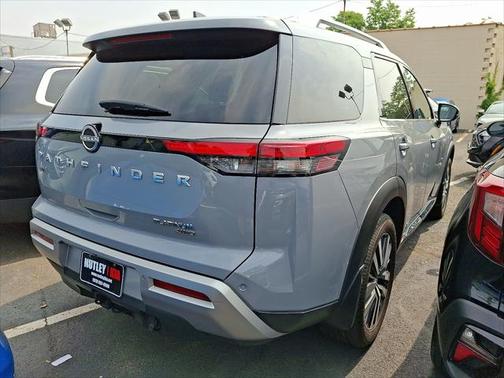 2022 Nissan Pathfinder Platinum 4WD