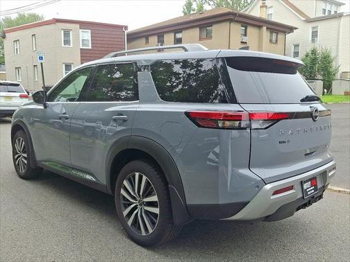 2022 Nissan Pathfinder Platinum 4WD