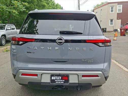 2022 Nissan Pathfinder Platinum 4WD