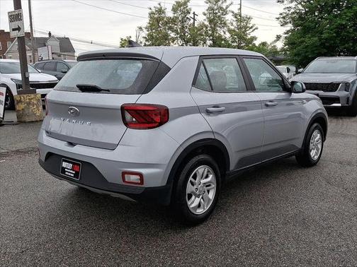2022 Hyundai VENUE SE