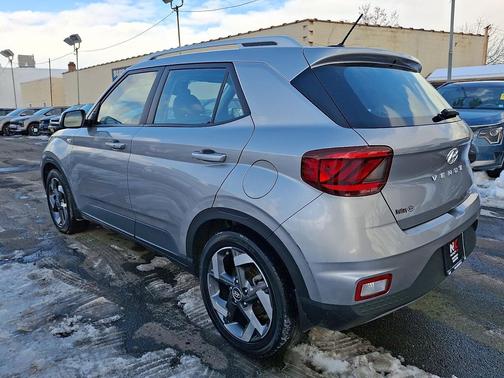 2024 Hyundai VENUE SEL