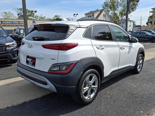 2022 Hyundai KONA SEL