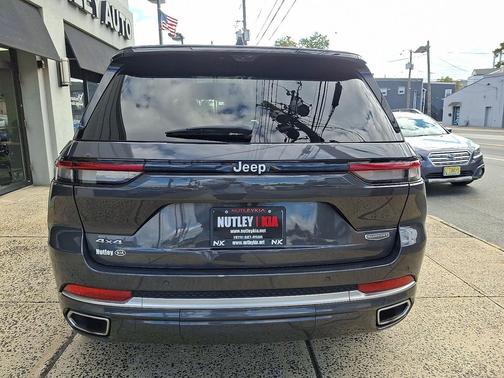 2022 Jeep Grand Cherokee Summit