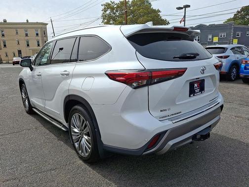 2022 Toyota Highlander Platinum