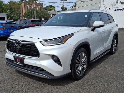 2022 Toyota Highlander Platinum
