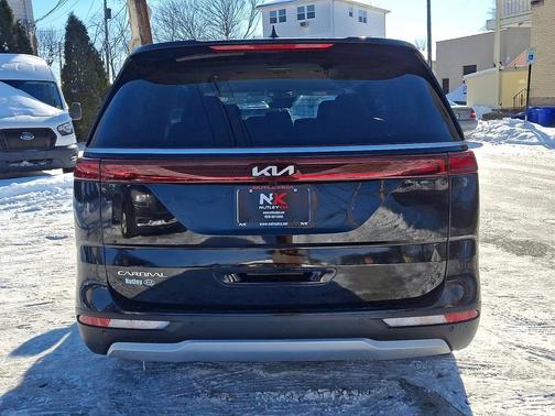 2023 Kia Carnival LX