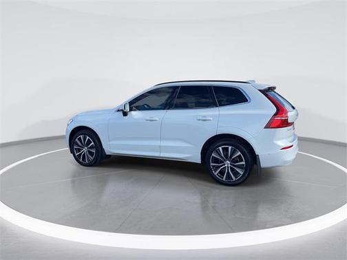 2022 Volvo XC60 B5 Momentum