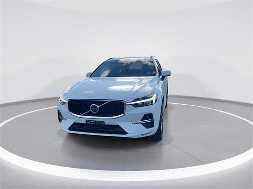 2022 Volvo XC60 B5 Momentum