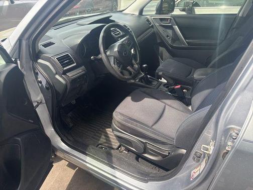 Ice Silver Metallic 2017 Subaru Forester 2.5i