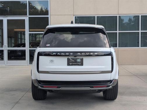 2025 Land Rover Range Rover P400 SE