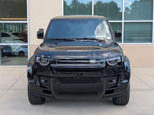 2025 Land Rover Defender 110 V8