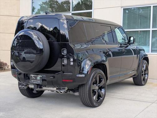 2025 Land Rover Defender 110 V8