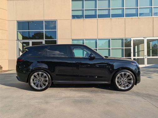 2025 Land Rover Range Rover Sport SE