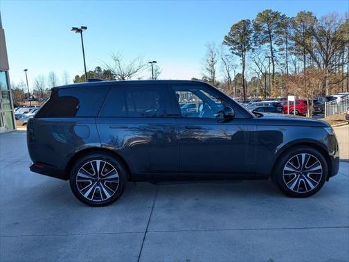 2025 Land Rover Range Rover P550e SE