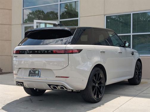 2025 Land Rover Range Rover Sport SE