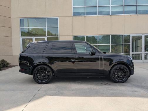 2025 Land Rover Range Rover P400 SE 7 Seat