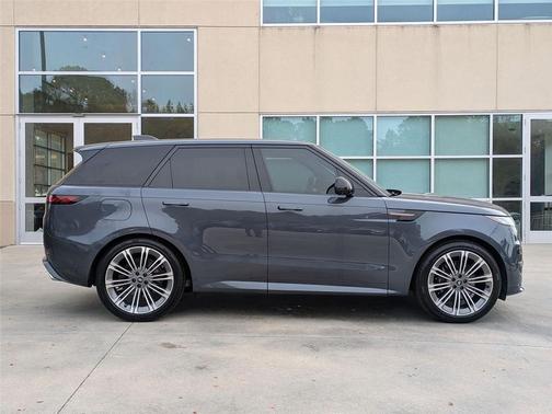 2025 Land Rover Range Rover Sport SE