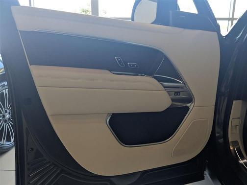 2025 Land Rover Range Rover P400 SE