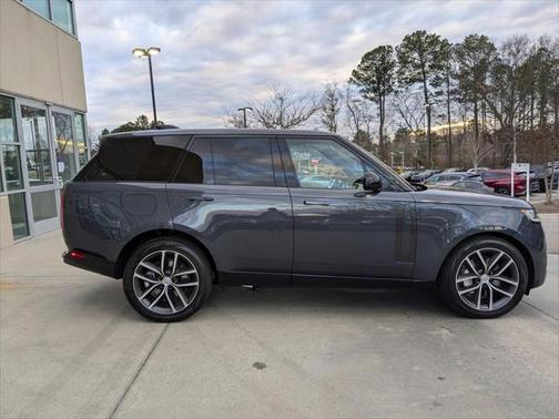 2025 Land Rover Range Rover P550e SE