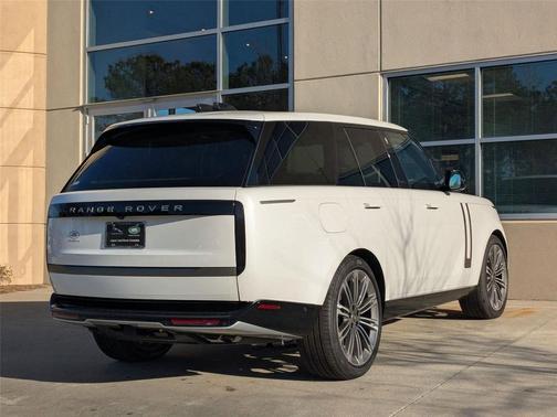 2025 Land Rover Range Rover P530 SE