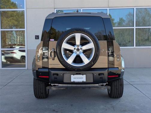 2026 Land Rover Defender P400 X-Dynamic SE