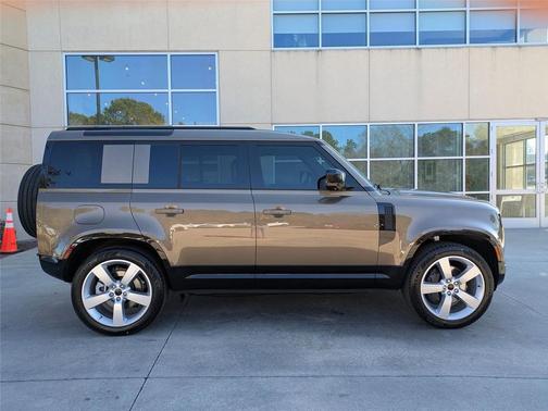 2026 Land Rover Defender P400 X-Dynamic SE