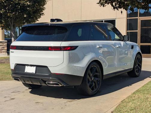 2025 Land Rover Range Rover Sport SE