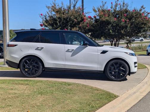 2025 Land Rover Range Rover Sport SE