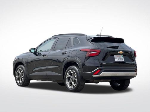 Mosaic Black Metallic 2024 Chevrolet Trax LT