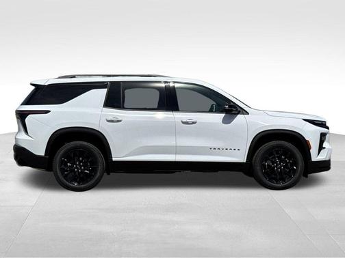 Summit White 2026 Chevrolet Traverse LT