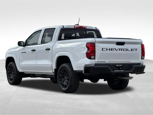 Summit White 2026 Chevrolet Colorado WT