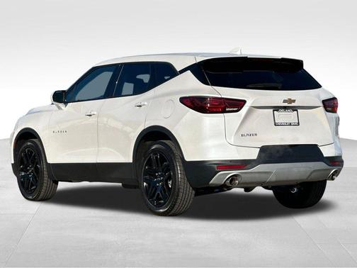 Iridescent Pearl Tricoat 2025 Chevrolet Blazer LT