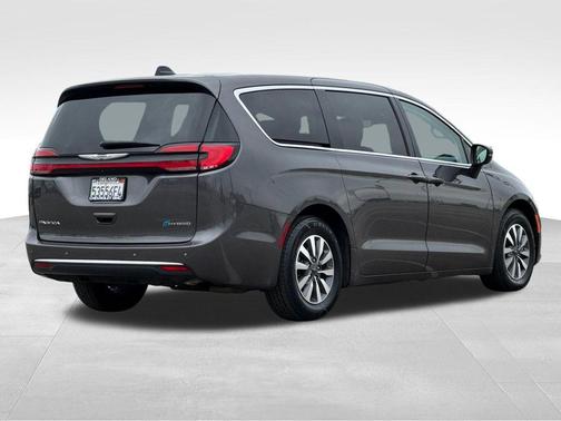 Granite Crystal Clearcoat Metallic 2023 Chrysler Pacifica Hybrid Touring L