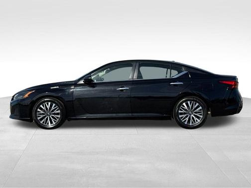 Black 2024 Nissan Altima 2.5 SV