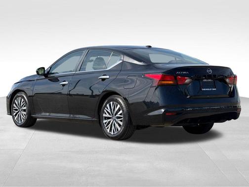 Black 2024 Nissan Altima 2.5 SV