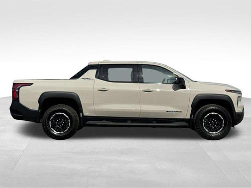 White Sand 2026 Chevrolet Silverado EV Trail Boss
