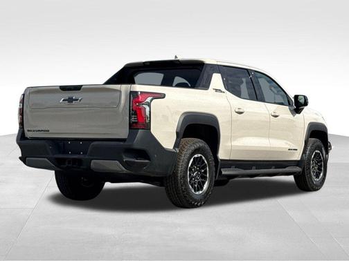 White Sand 2026 Chevrolet Silverado EV Trail Boss