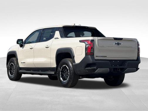White Sand 2026 Chevrolet Silverado EV Trail Boss