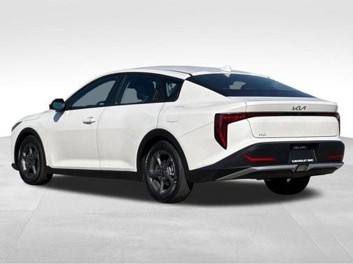 Snow White Pearl 2025 Kia K4