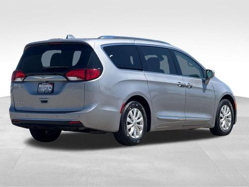 Billet Silver Metallic 2018 Chrysler Pacifica Touring-L Plus