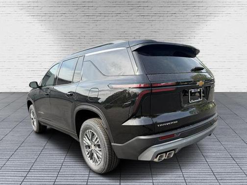 Mosaic Black Metallic 2026 Chevrolet Traverse LT
