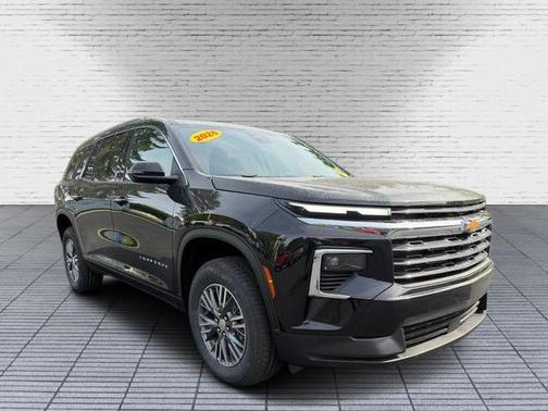 Mosaic Black Metallic 2026 Chevrolet Traverse LT
