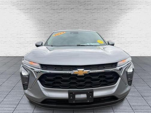 Sterling Gray Metallic 2024 Chevrolet Trax LS