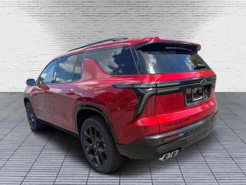 Radiant Red Tintcoat 2026 Chevrolet Traverse RS