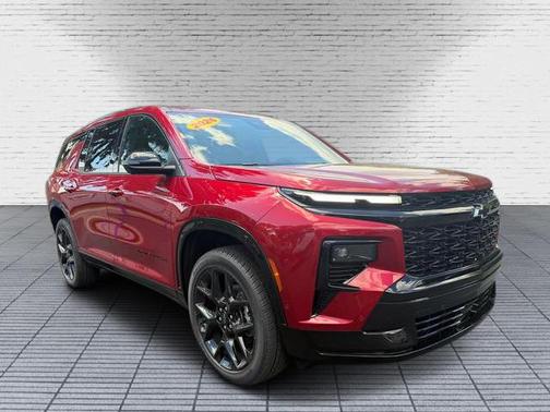 Radiant Red Tintcoat 2026 Chevrolet Traverse RS
