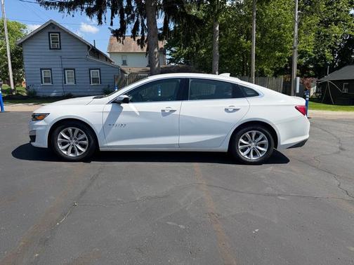 Summit White 2023 Chevrolet Malibu FWD 1LT