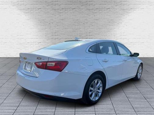 Summit White 2023 Chevrolet Malibu FWD 1LT