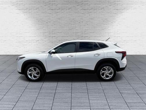 Summit White 2025 Chevrolet Trax LS