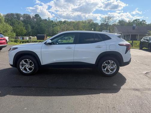 Summit White 2025 Chevrolet Trax LS