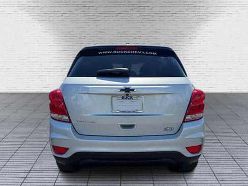 Silver Ice Metallic 2022 Chevrolet Trax LT